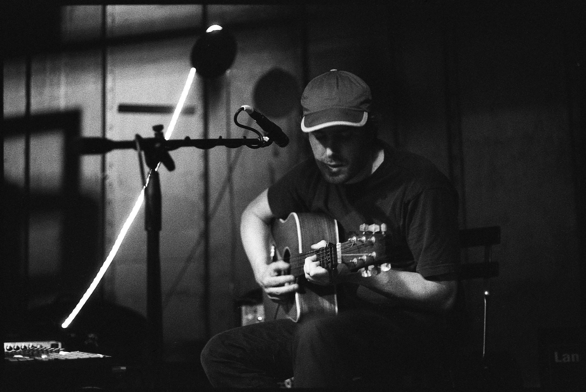 Black & white photo of Ignatz playing guitar by Mark Rietveld